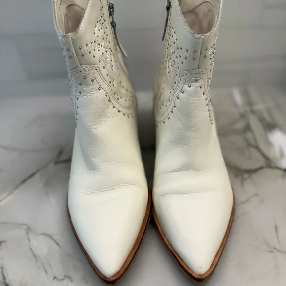 Dolce Vita Solow White/Cream Western Ankle Boots 9 - Picture 4 of 7
